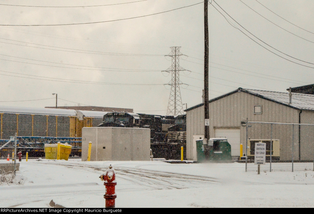 NS D9-40CW Locomotives in the yard
